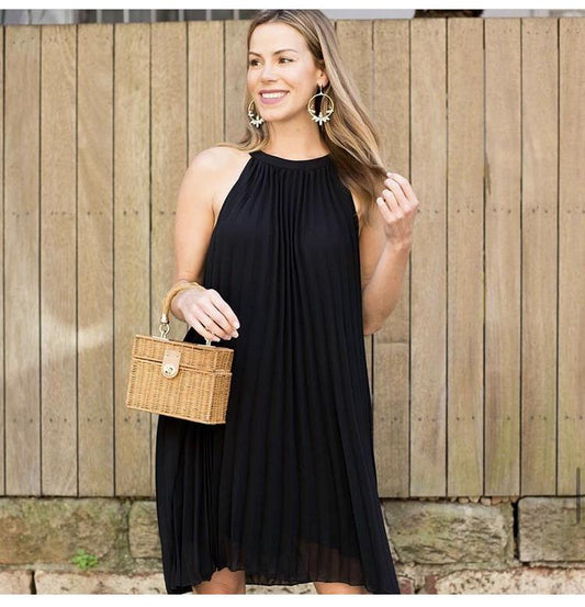 Stunning little black dress. - sammi