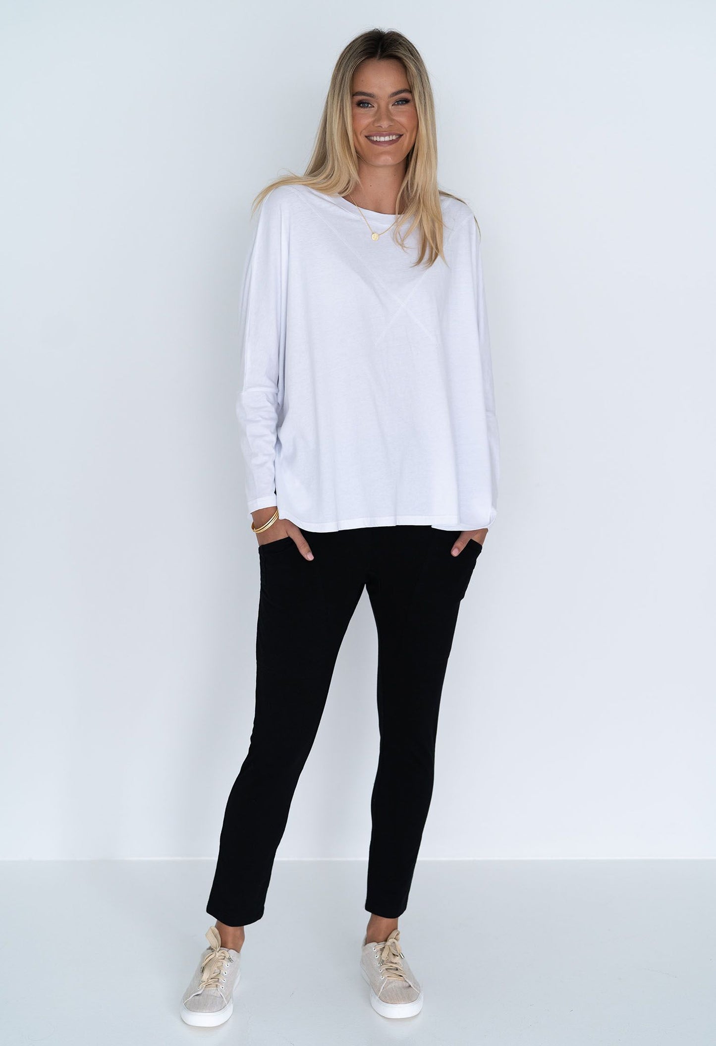 Humidity - Amber Tee in White and Black - sammi