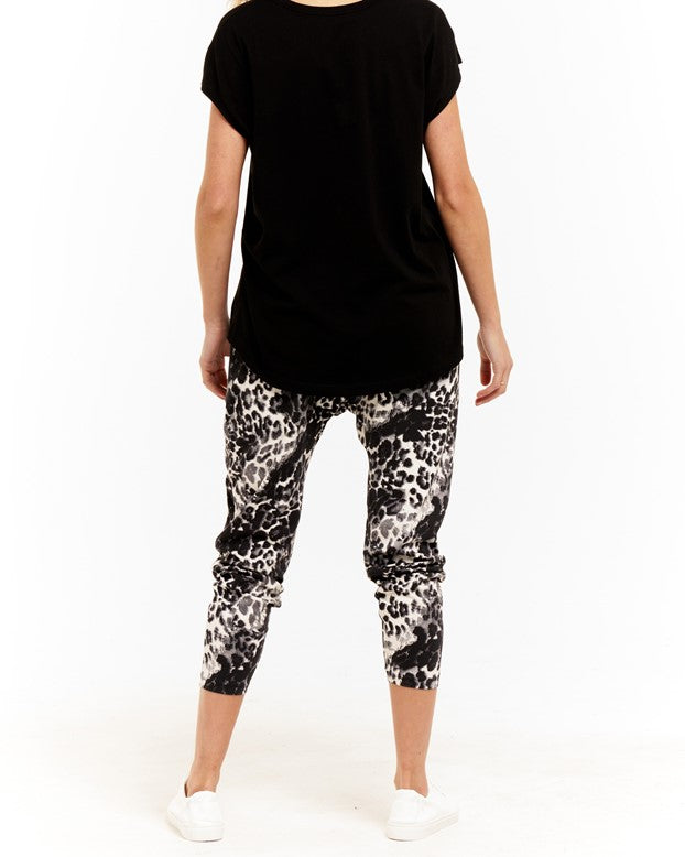 BETTY BASIC - Lola Pants in Animal Print - sammi