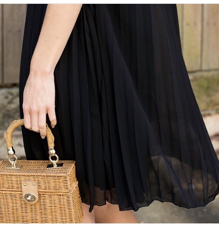 Stunning little black dress. - sammi